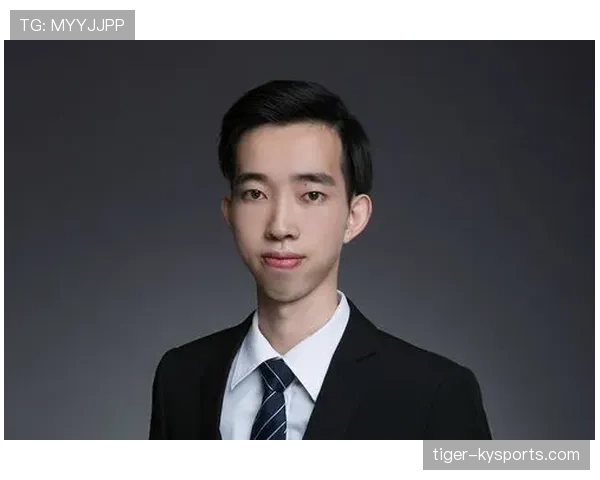 吕小军训练完啃鸡腿的样子,真不像拿奥运金牌的自律狂 吕小军训练完啃鸡腿的样子,真不像拿奥运金牌的自律狂